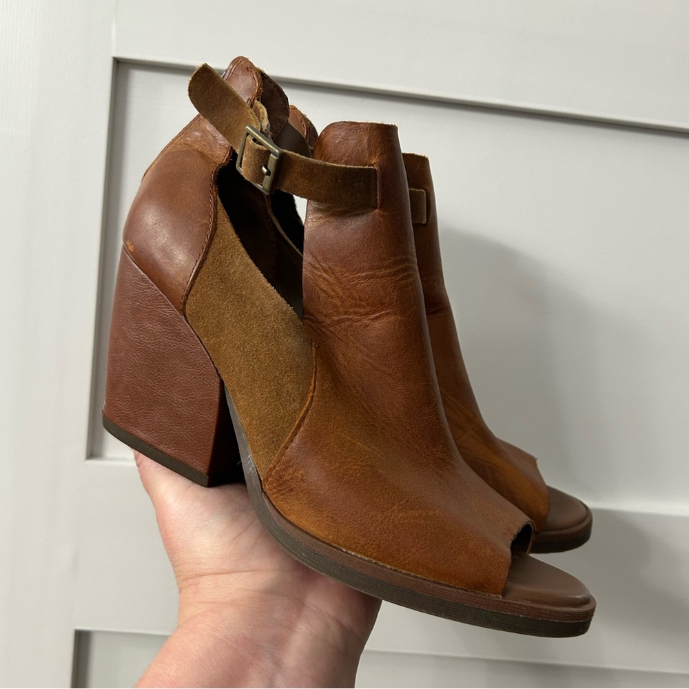 Korks Stella Peep Toe Distressed Leather Booties Size 7.5
